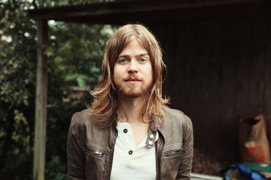 Andrew Leahey’s “Airwaves”, out 03.01, channels golden classic rock era