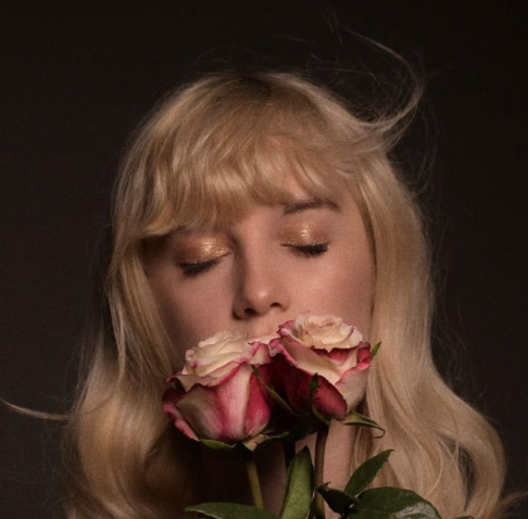 PREMIERE: Emmrose’s forlorn alt-pop shines on new single “Take Me With You”