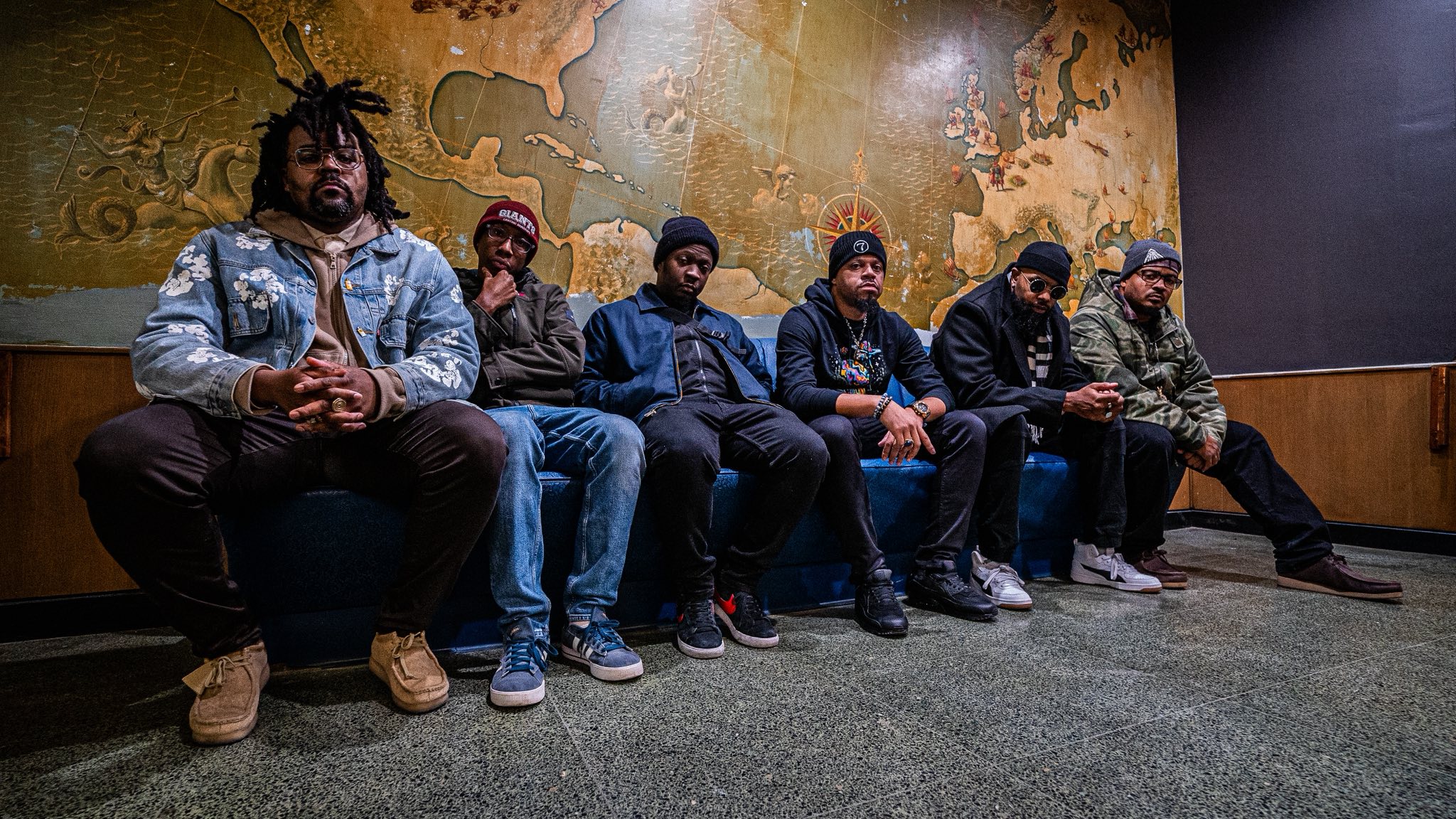 Tomorrow Kings “No Brands”